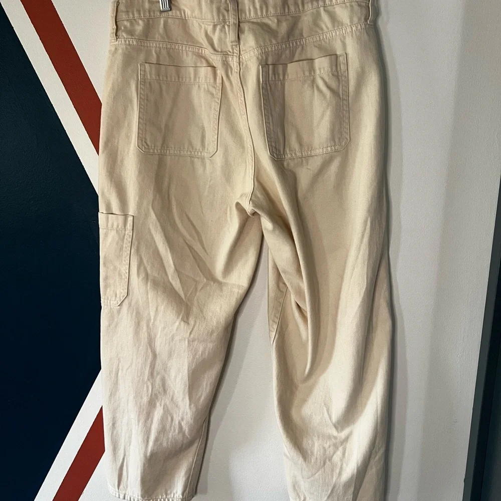 Banana Republic Women's Cream High Rise Barrel Cargo Jeans - Picture 4 of 5